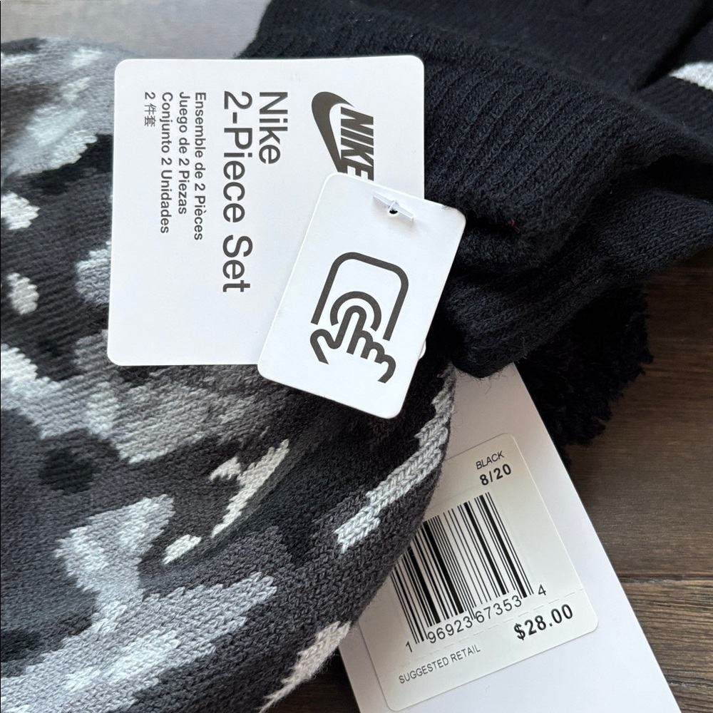 Nike 2 pc. Beanie,touchscreen gloves,knit cuffed,pom pom,tonal logo,warm winter - Picture 6 of 9